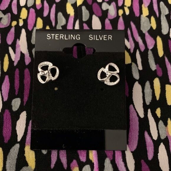 💐 925 Sterling Silver Clover CZ Earrings - Picture 4 of 9